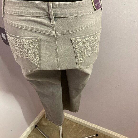 Gloria Vanderbilt Capri, NWT, Size 12Petite - Picture 3 of 13